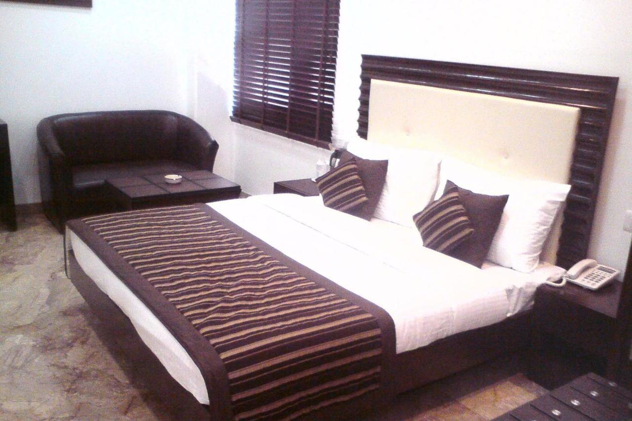 A New Delhi Hotel Orchid Garden Oda fotoğraf